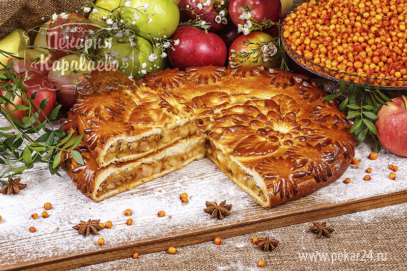 Пирог сдобный "Сибирский" с облепихой и яблоками